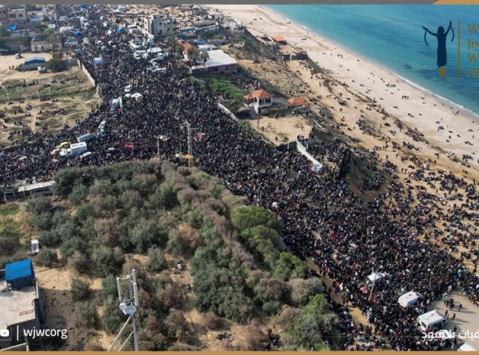 Israeli Forces Open Fire on Displaced Palestinians Returning to Gaza